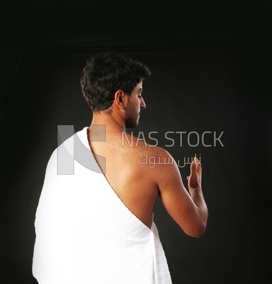 A man wearing an ihram dress