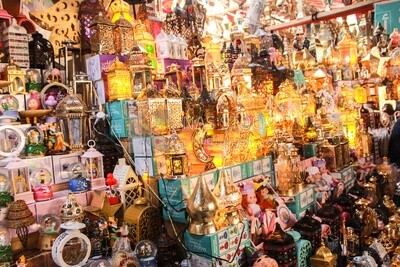 Egyptian shop sells Ramadan lanterns