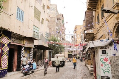 زينة رمضان معلقة فى الشوارع المصرية