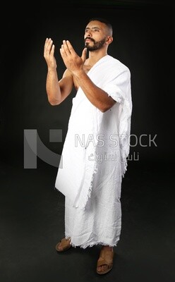 A man wearing an ihram dress
