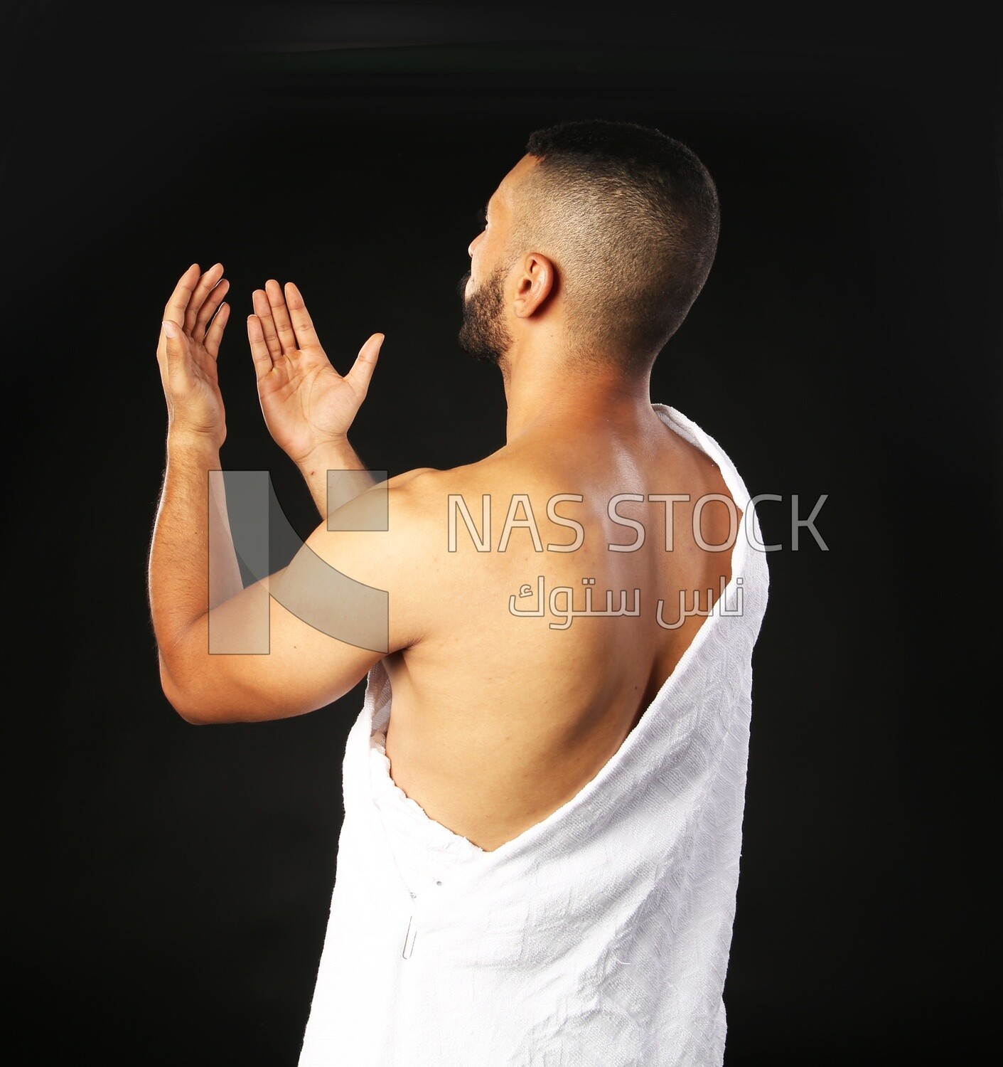 A man wearing an ihram dress