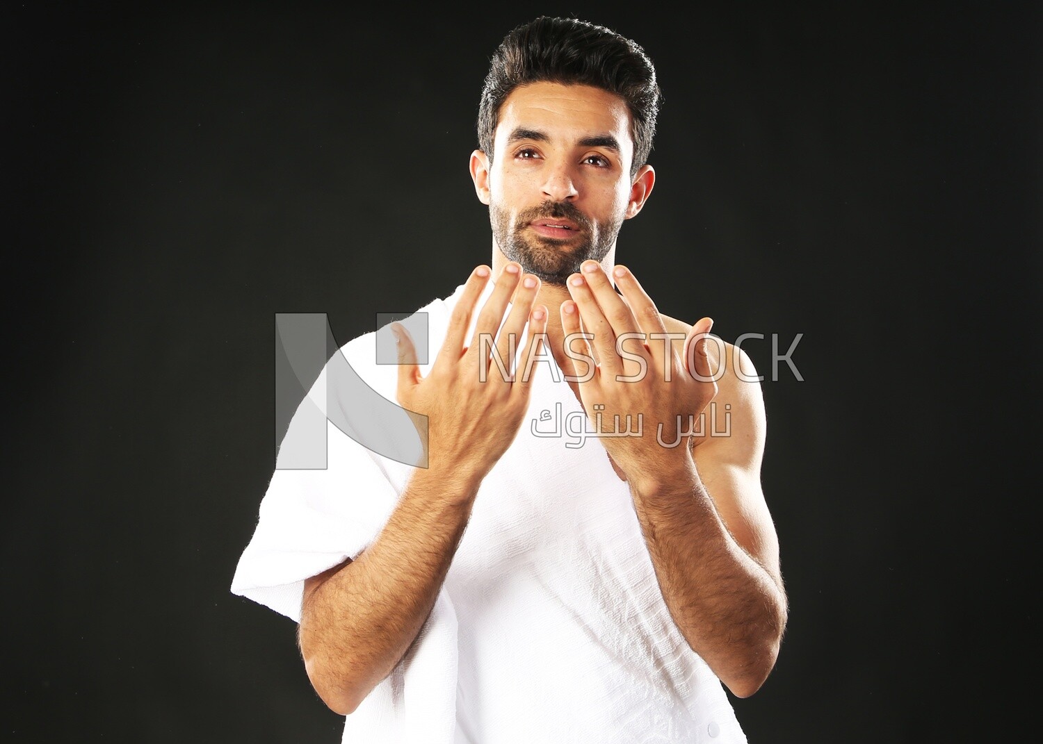 A man wearing an ihram dress