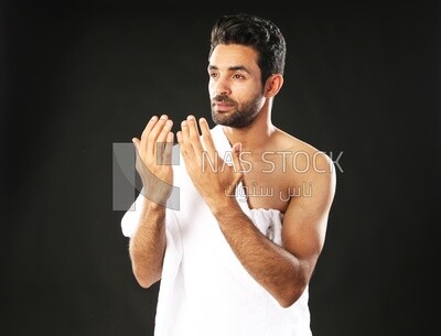 A man wearing an ihram dress