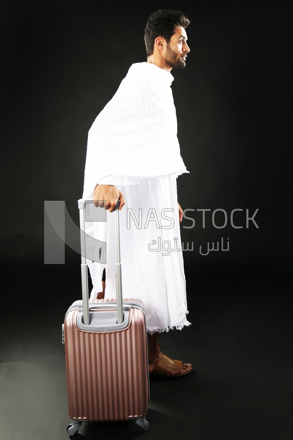A man wearing an ihram dress with his luggage