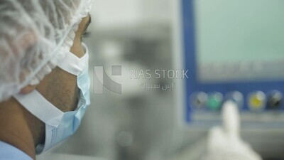 a man tries to make medicine in the lab
