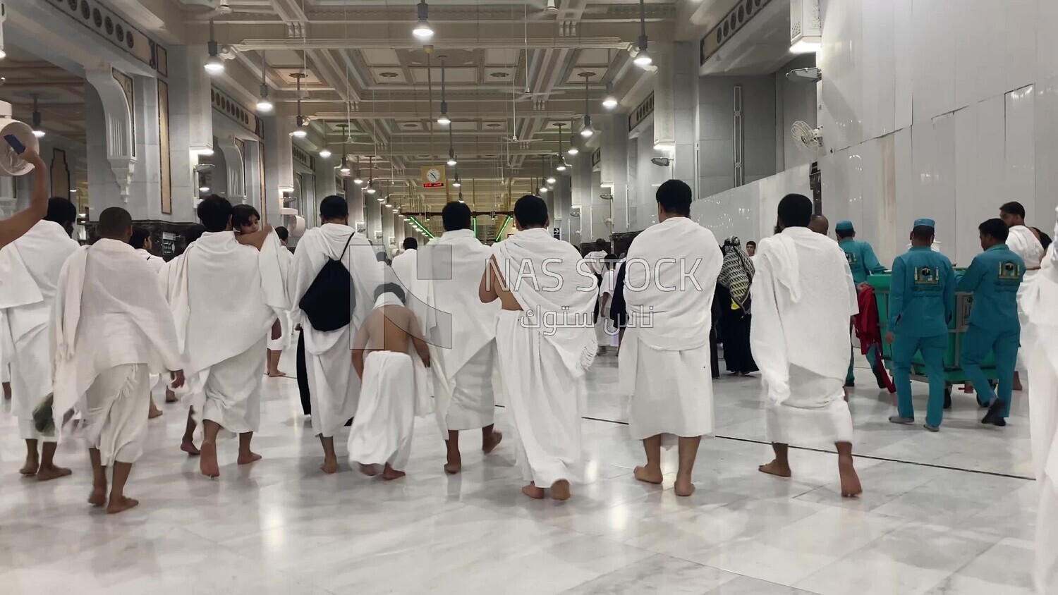 Large group of Muslims wearing the Ihram uniform