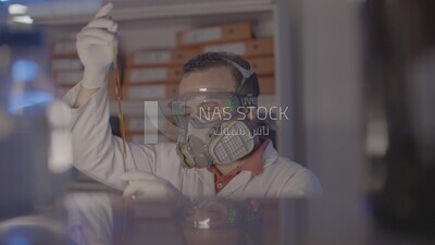Chemist who formulates a drug in the laboratory
