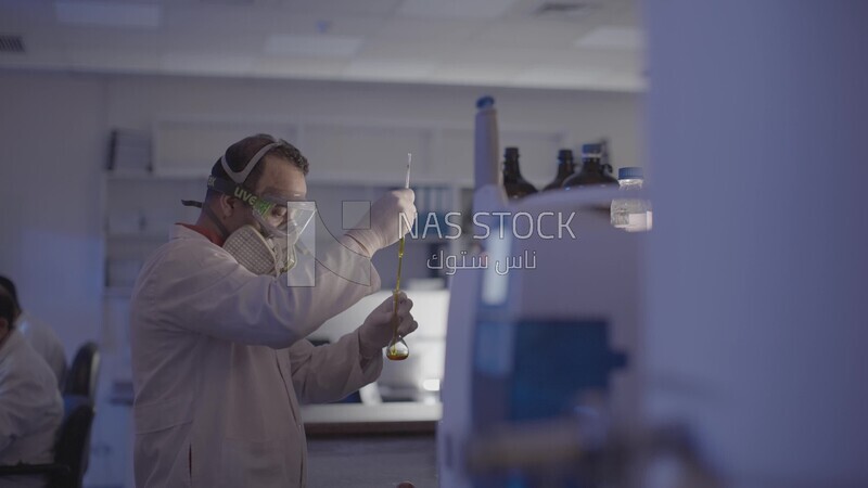 Chemist who formulates a drug in the laboratory
