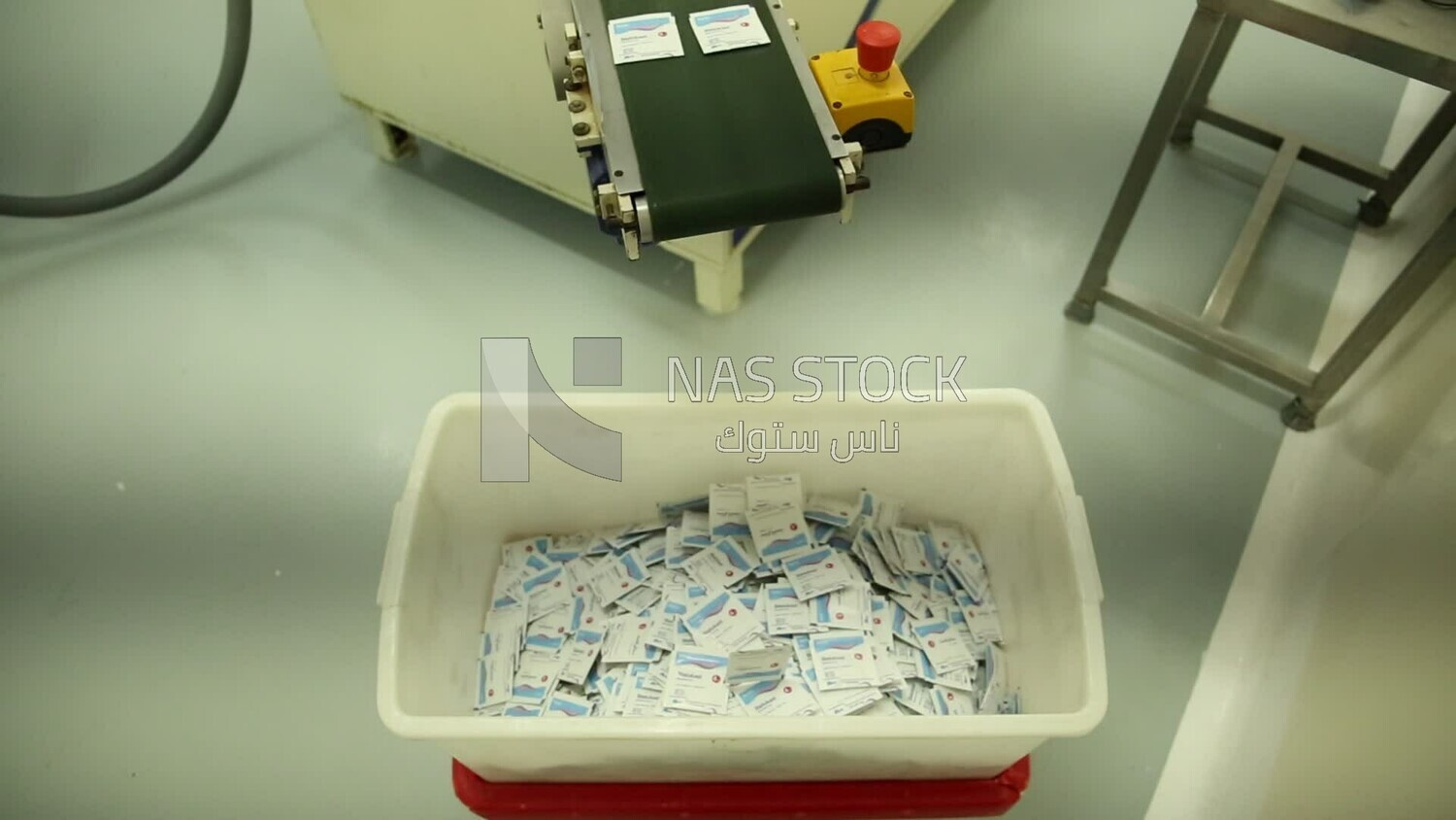 Stage of collecting the effervescent drug bags to ensure that they are transferred to the packaging stage