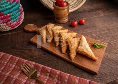Wooden plate of samosa, popular dishes, appetizers, Arabic dishes, oriental dishes, restaurants for oriental Arabic food, delicious meals