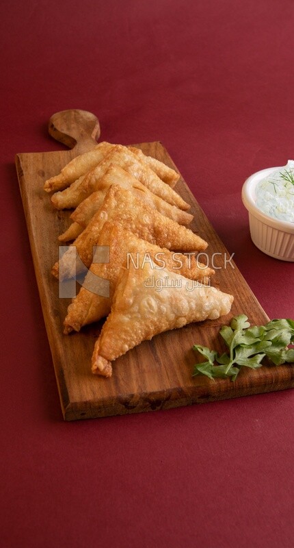 Wooden plate of samosa, popular dishes, appetizers, Arabic dishes, oriental dishes, restaurants for oriental Arabic food, delicious meals