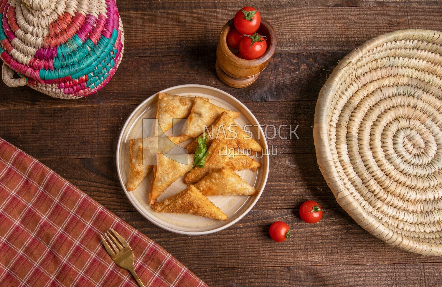 Plate of samosa, popular dishes, appetizers, Arabic dishes, oriental dishes, restaurants for oriental Arabic food, delicious meals