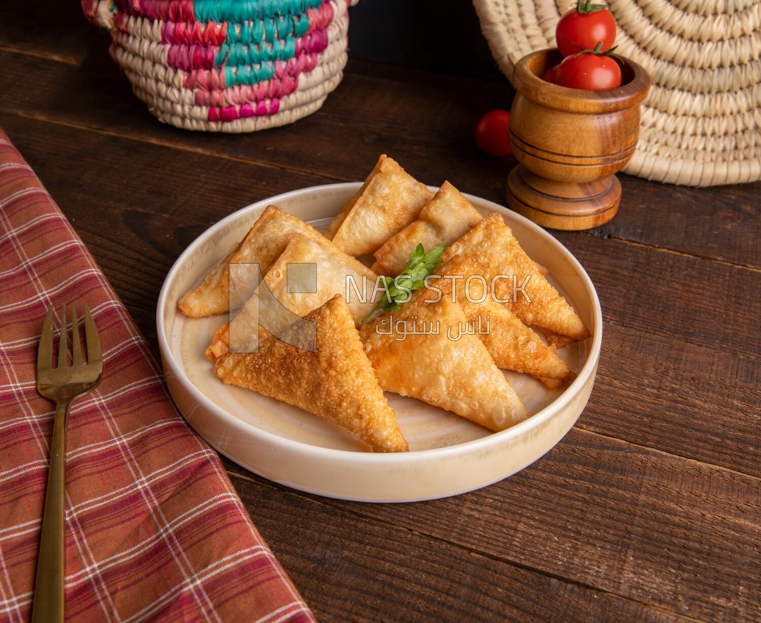Plate of samosa, popular dishes, appetizers, Arabic dishes, oriental dishes, restaurants for oriental Arabic food, delicious meals