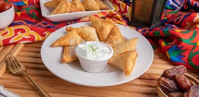 Plate of samosa with yogurt salad, popular dishes, appetizers, Arabic dishes, oriental dishes, restaurants for oriental Arabic food, delicious meals