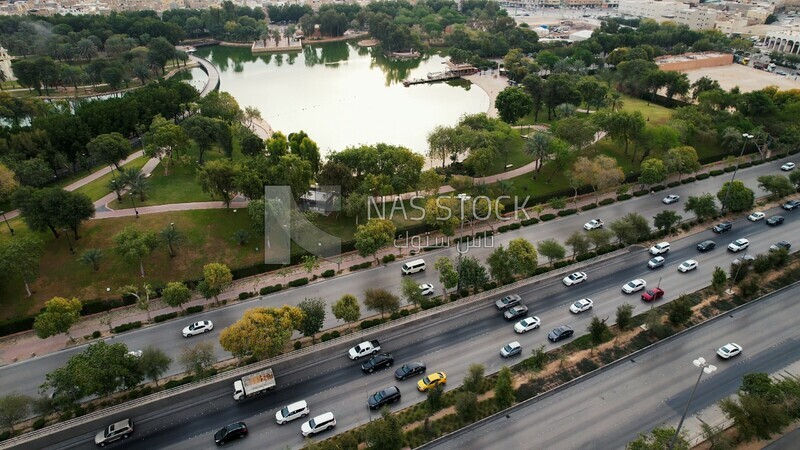 drone footage of Peace Park Lake in Riyadh, view of car traffic, Saudi Arabia, tourist attractions in Riyadh, tourism in Saudi Arabia, natural view, famous Riyadh landmarks.4K