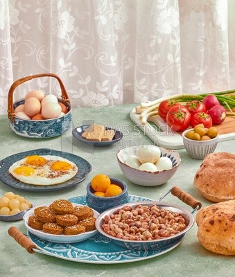طبق فول مدمس ، أقراص فلافل ، طبق بيض مقلي ، فطور عربي ، فطور شرقي ، مطعم عربي