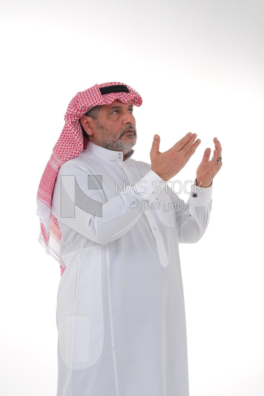 Side view of a Saudi man wearing a white dress, praying to god, praying on the prayer rug, Islam and worship, white background, Saudi model