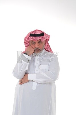 saudi man wearing a traditional Saudi dress, putting his hand on his face with gestures and facial expressions and hands indicating boredom, reflecting on a problem solution, thinking about a topic, f