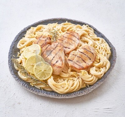 Spaghetti with chicken and lemon
