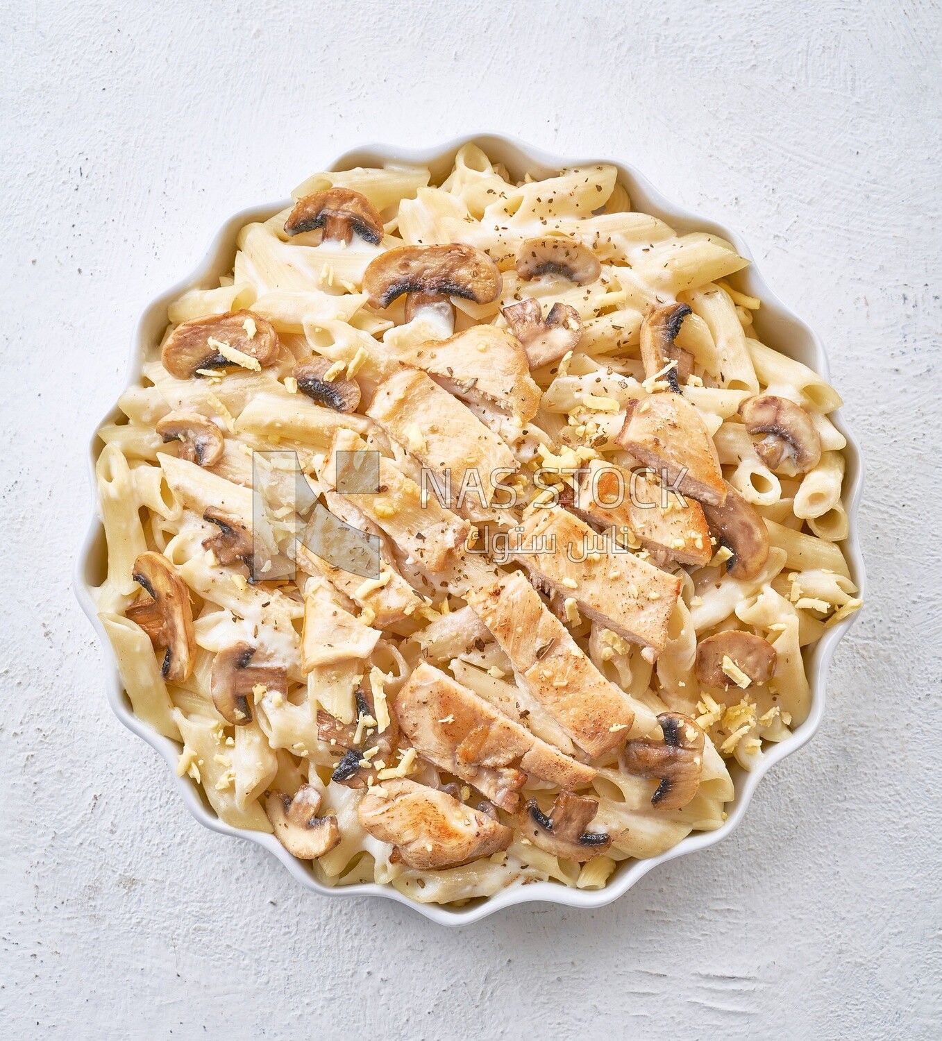 Pasta with mushrooms and chicken
