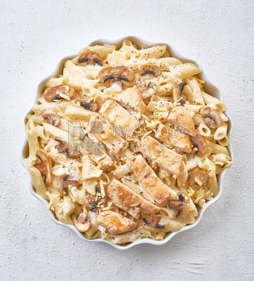 Pasta with mushrooms and chicken