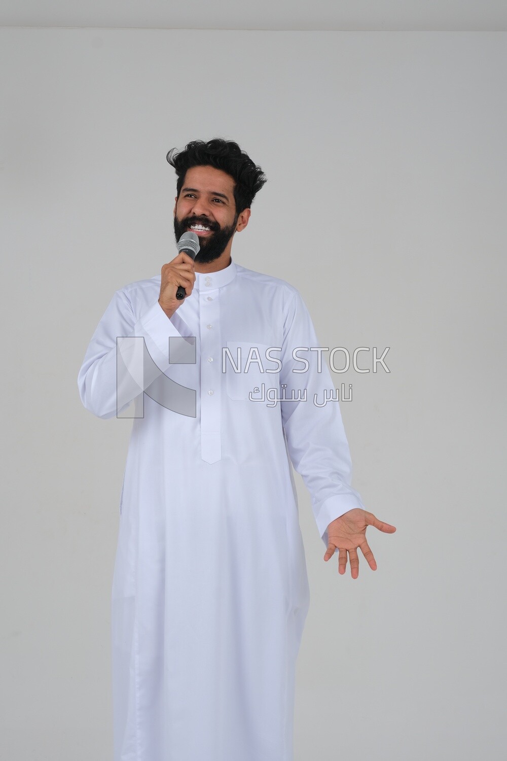 Saudi man in traditional dress holding the microphone, performing theatrical performances, giving speeches, dialogues and discussions, representative performance, lyrical theatrical art, white backgro