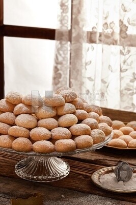 Kahk el Eid with powdered sugar