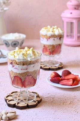 Kunafa with strawberries