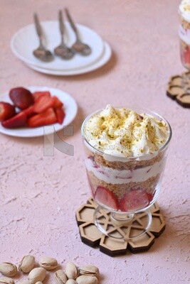 Kunafa with strawberries