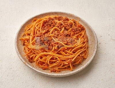 Spaghetti pasta with minced meat and sauce