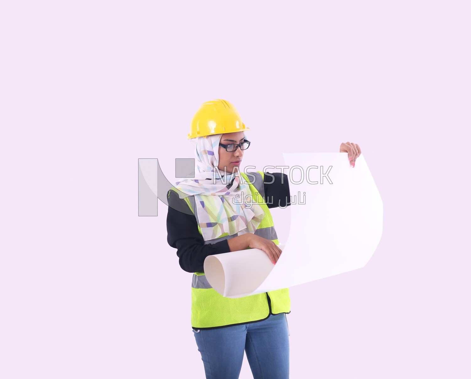 An engineer woman with hijab
