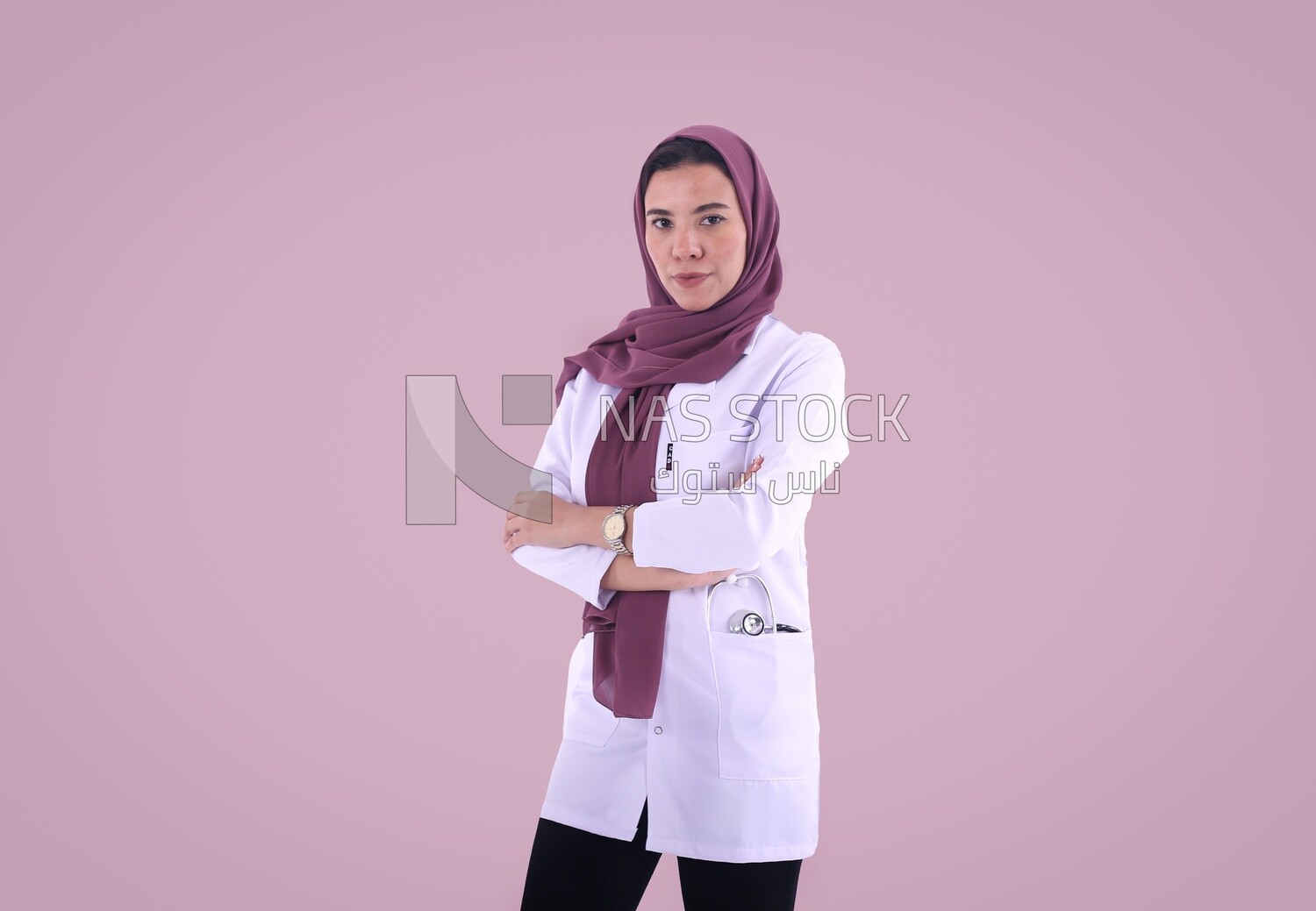 A woman doctor wearing a hijab