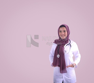 A woman doctor wearing a hijab