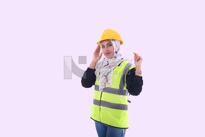 An engineer woman with hijab