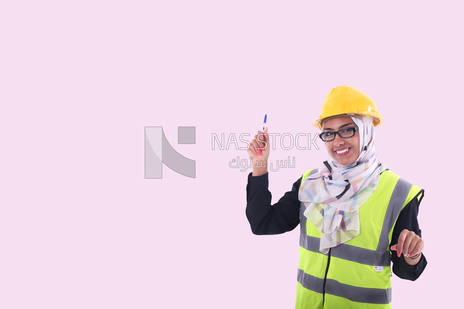 An engineer woman with hijab
