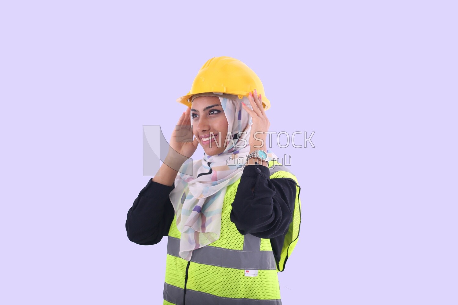 An engineer woman with hijab