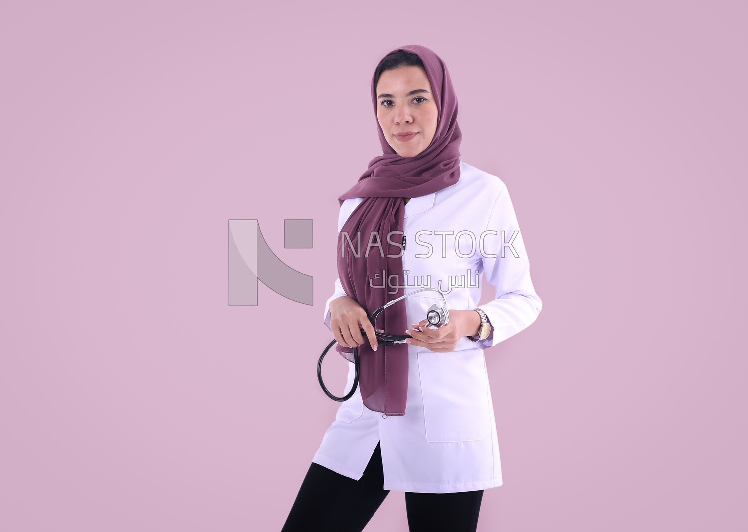 A woman doctor wearing a hijab