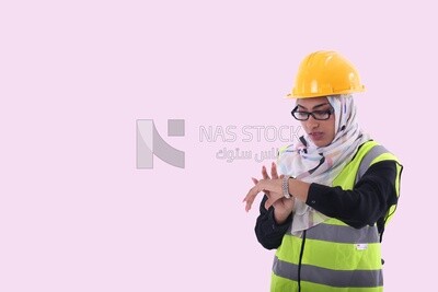 An engineer woman with hijab