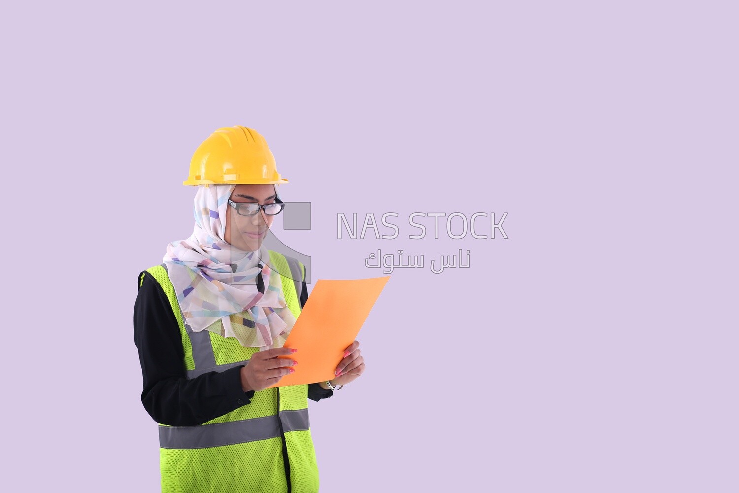 An engineer woman with hijab