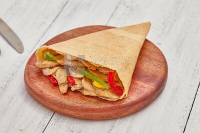 Grilled chicken crepe with pepper and vegetables