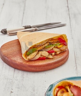 Grilled chicken crepe with pepper and vegetables