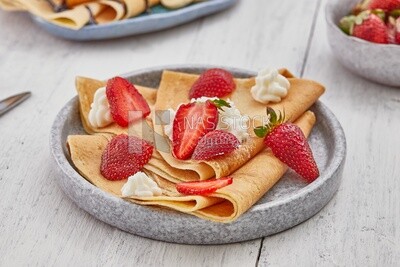 Crepe with strawberries and cream