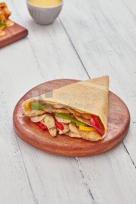 Grilled chicken crepe with pepper and vegetables