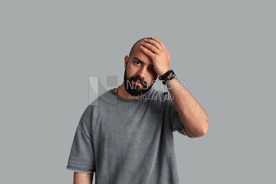 guy put his hand on his forehead