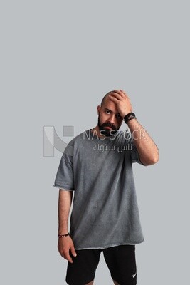 guy put his hand on his forehead