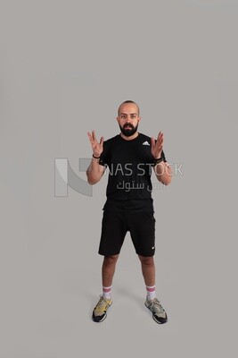 مدرب بملابس رياضية
