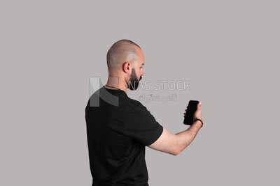 man trying to catch a network for his phone