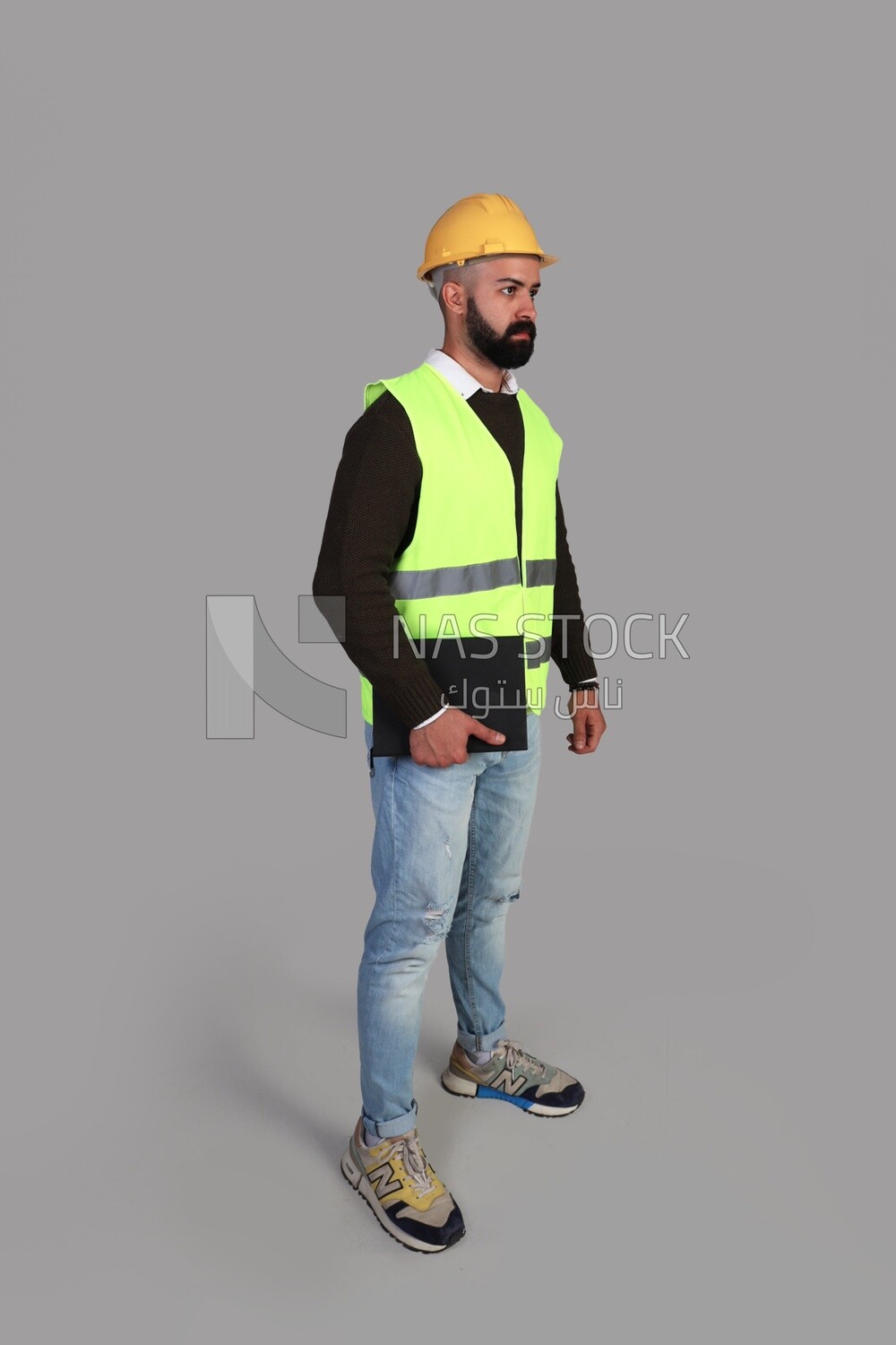 worker&#39;s supervisor wearing a work uniform
