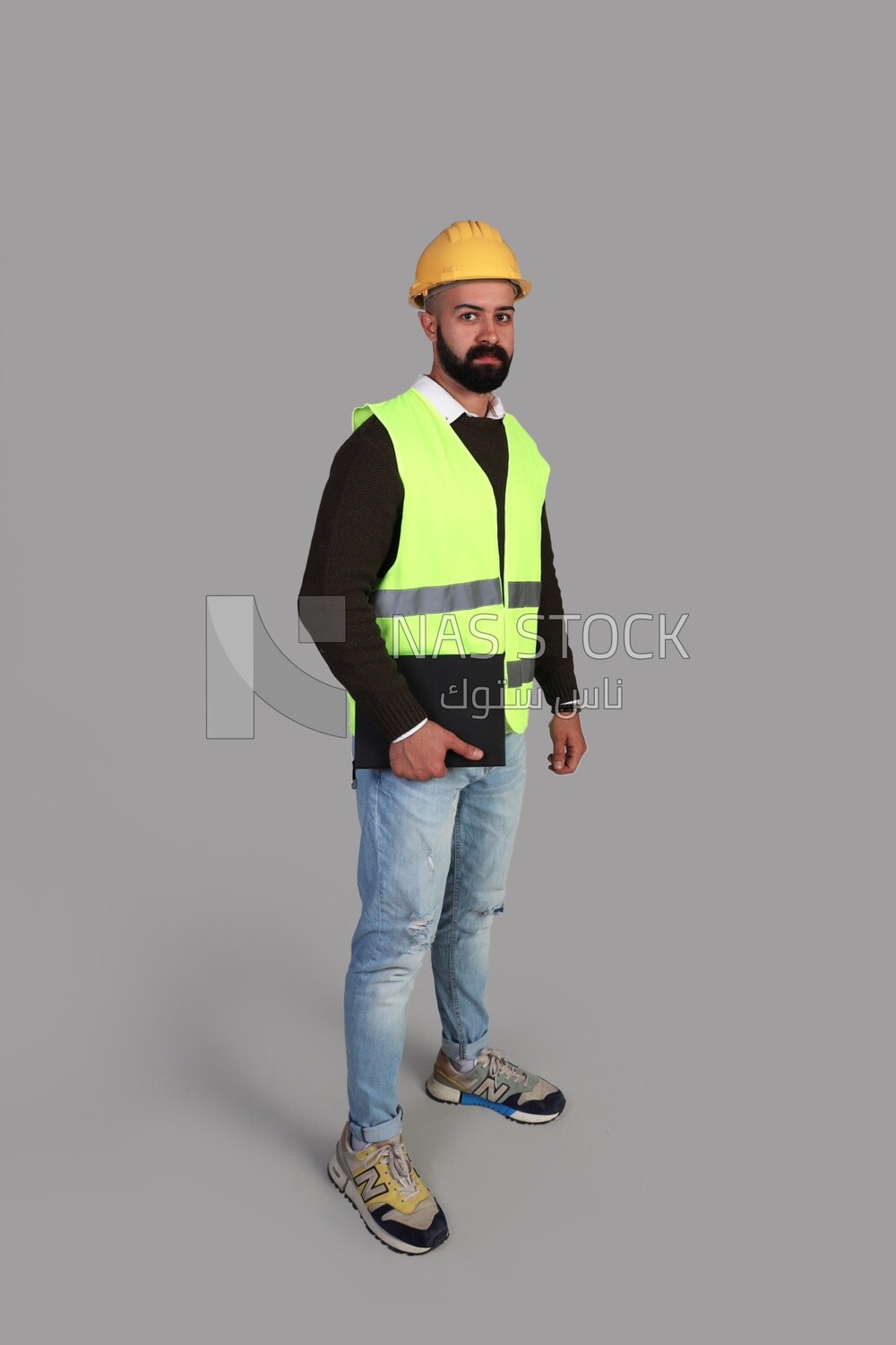 worker&#39;s supervisor wearing a work uniform