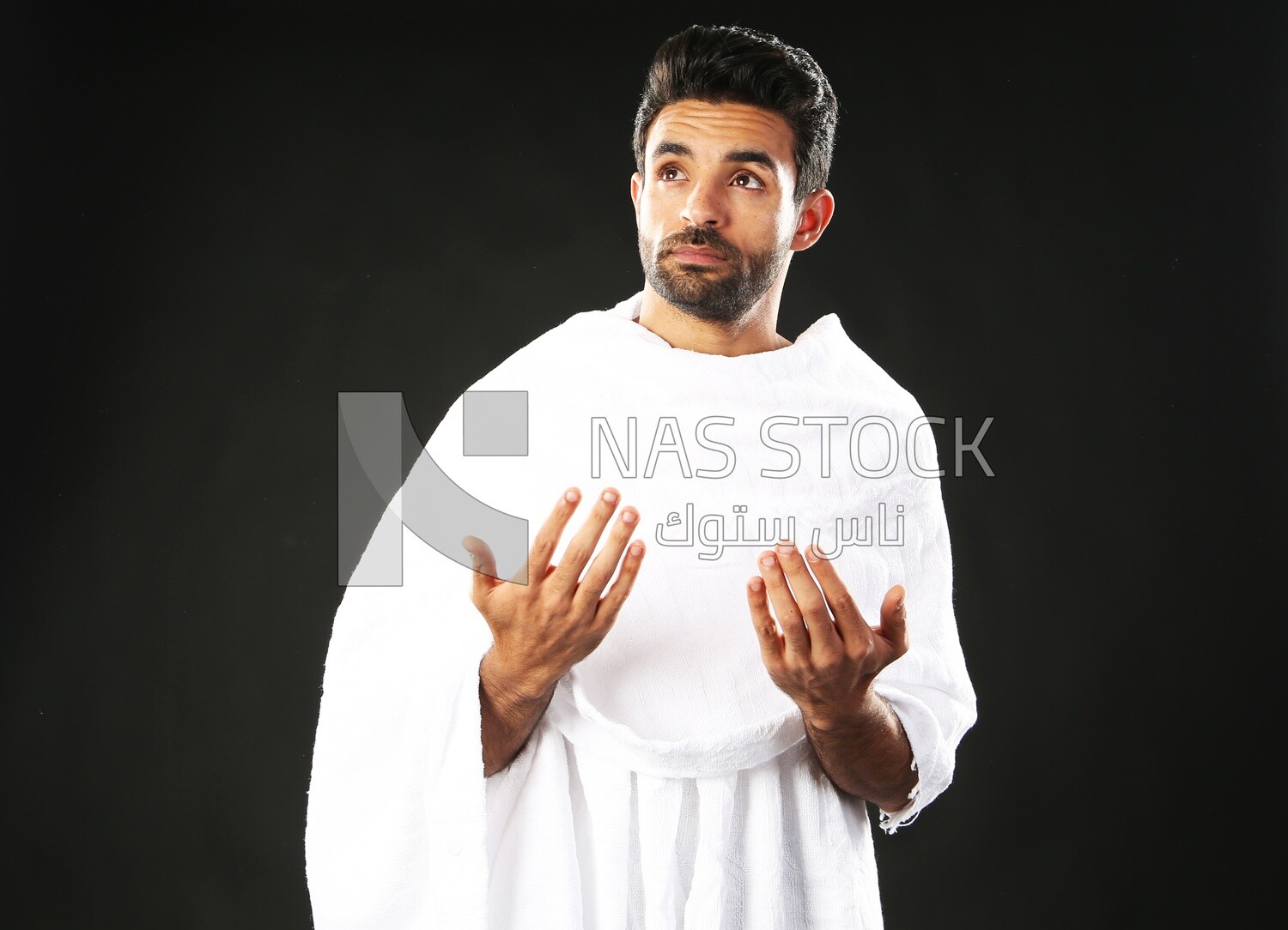A man wearing an ihram dress